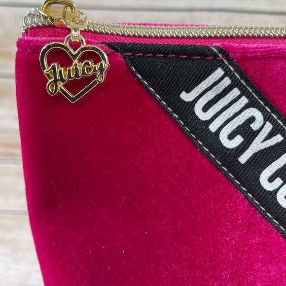 ๐ Juicy Couture Soft Velvet Cosmetic Bag - Picture 3 of 12